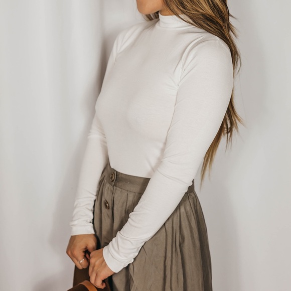 NEW // Day To Day Turtleneck Top - White - Picture 2 of 4